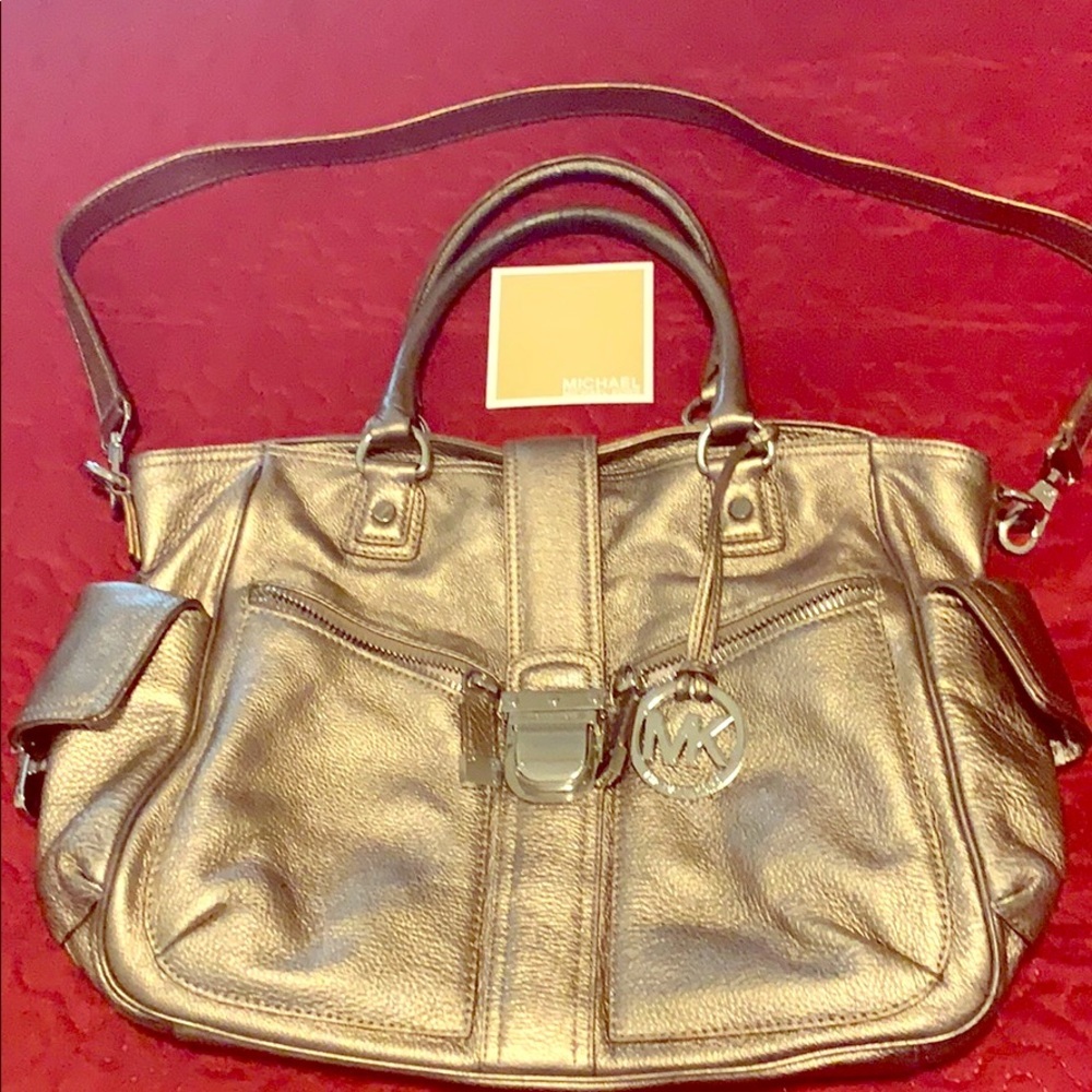 A Michael Kors Bronze handbag. 👜 ✨❤️